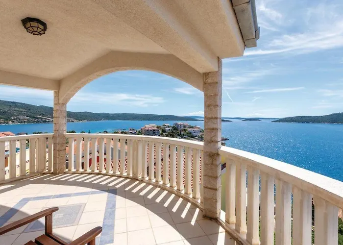 Stephany By Interhome