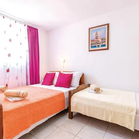 Stephany By Interhome