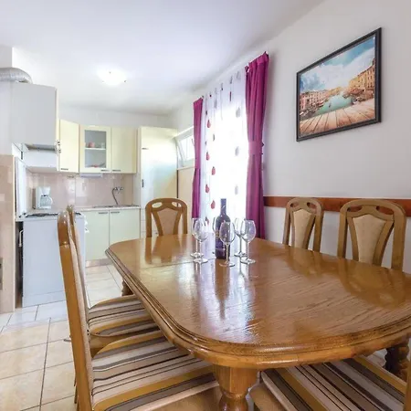 Stephany By Interhome